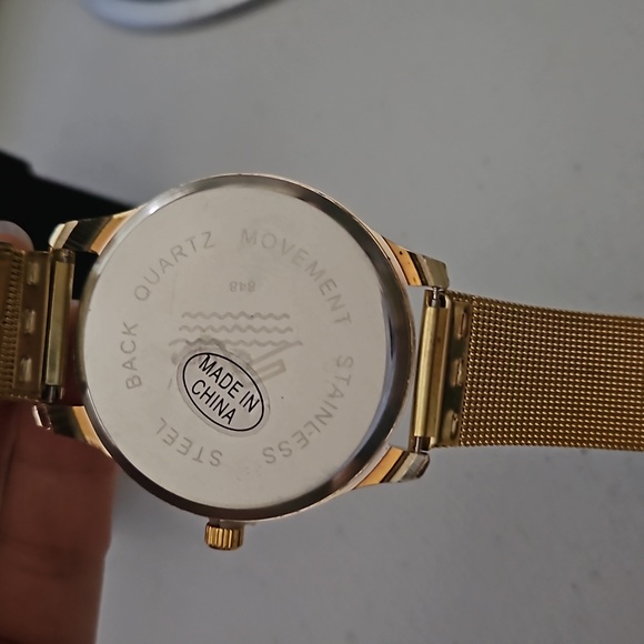 Quartz Movement Wrist Watch Stainless Steel Back - Picture 4 of 6